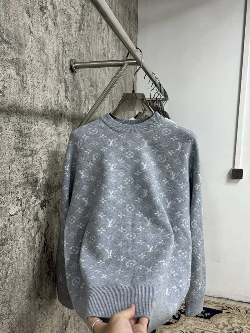 l0vis Vvtt0n sweater